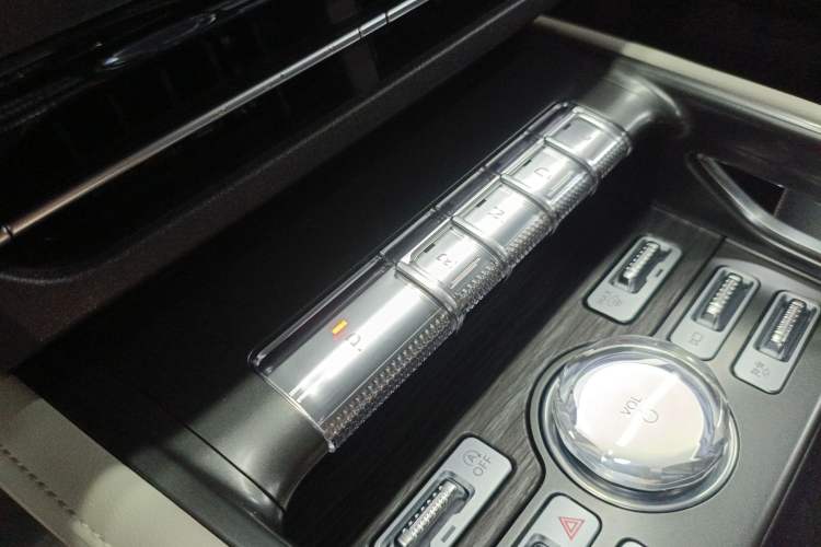 Used Lincoln Nautilus 2023 2.0T All-Wheel-Drive Luxury Edition Gear Lever