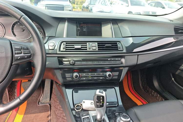 Used BMW 5 Series 2014 520Li Elegant Model
