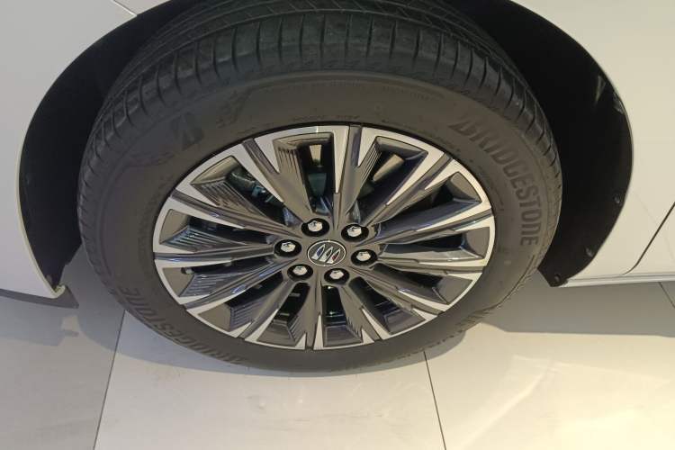 Used Buick GL8 2025 Lu Zun Deluxe Edition