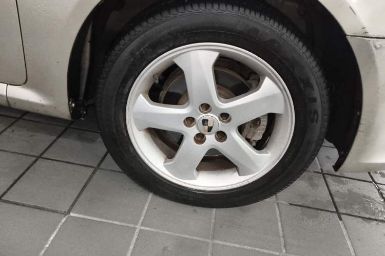 Used Roewe 350 2012 1.5L Automatic New Year Special Value Edition Right Front Wheel Hub