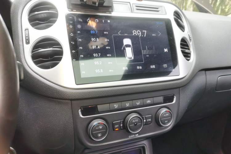 Used Volkswagen Tiguan 2017 300TSI Automatic Two-Wheel Drive Silk Road Comfort Edition Audio And AC Panel