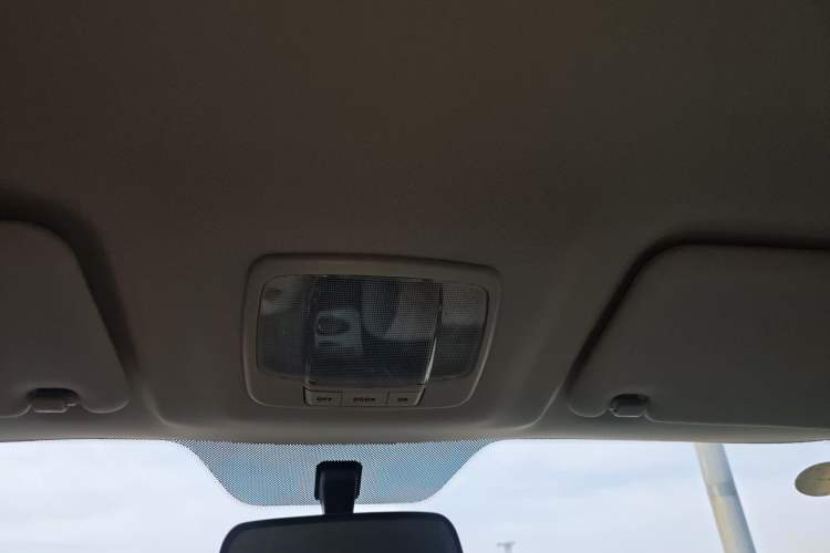 Used Brilliance Xinri i03 2022 Youth Edition 31.45 kWh Headliner