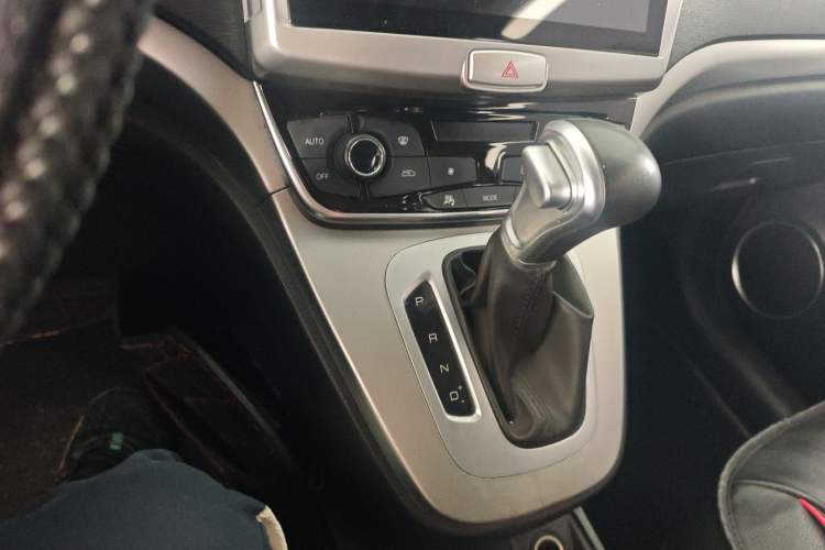 Used Haval M6 2019 1.5T DCT Two-Wheel Drive Elite Version China V Standard Gear Lever