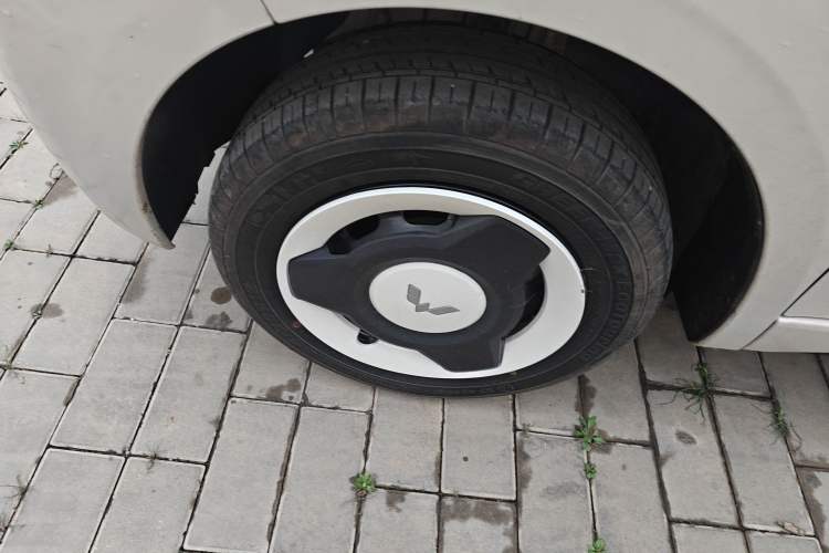 Used Wuling Hongguang MINIEV 2024 3rd Generation 215km Youth Edition Left Front Wheel Hub