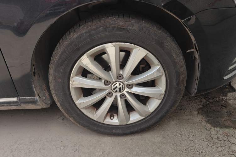 Used Volkswagen Magotan 2012 1.8TSI Luxury Model Right Front Wheel Hub
