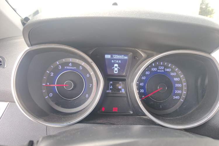 Used Hyundai Elantra (5th Generation / Langdong) 2015 1.6L Manual Leading Model Odometer Close Up