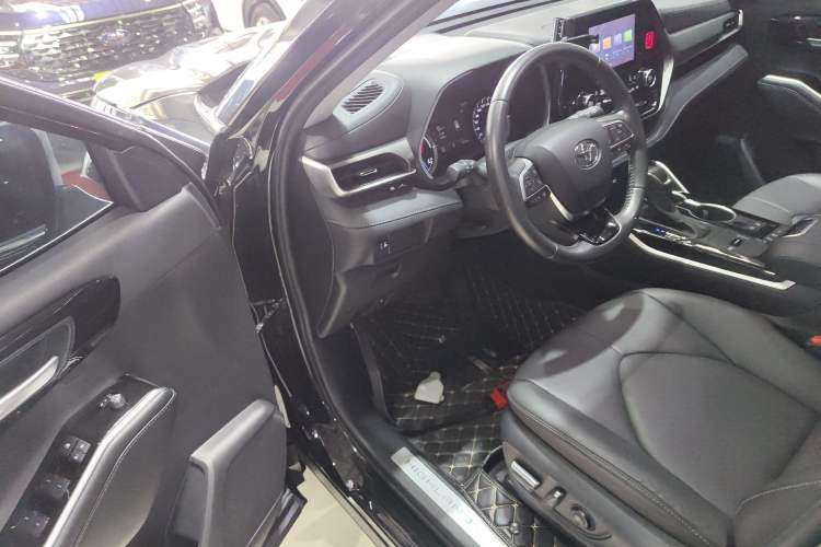 Used Toyota Highlander 2023 2.5L Smart Electric Hybrid Dual-Motor All-Wheel-Drive Luxury 7-Seater