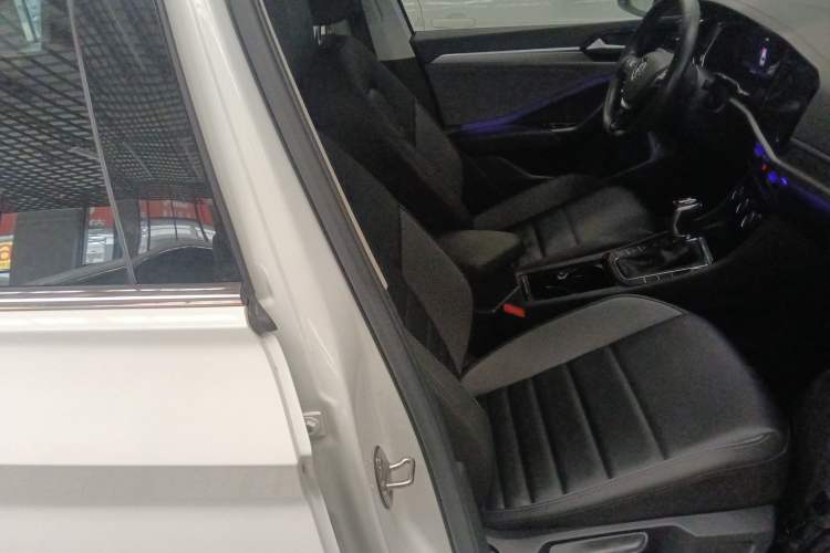 Used Volkswagen Sagitar 2022 280TSI DSG Flyover Edition Right Front Seat