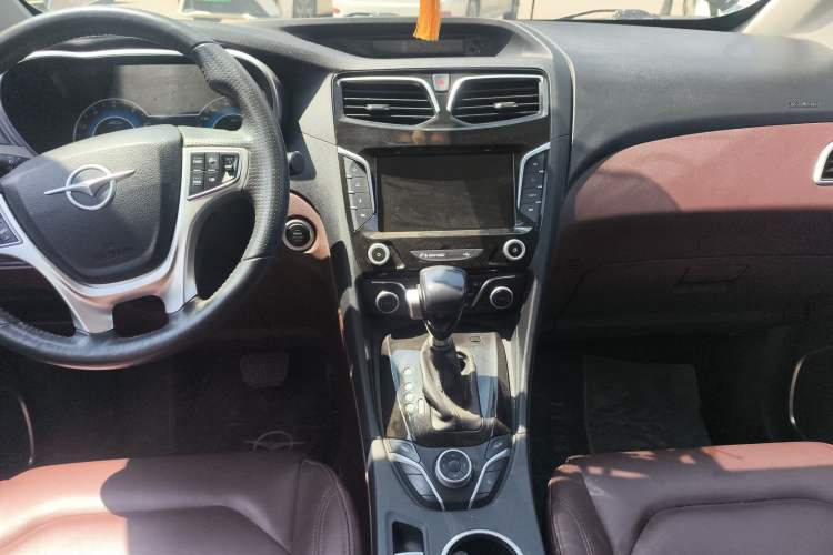 Used Haima Fumei F7 2017 1.5T 7-Seater Automatic Flagship Model Audio And AC Panel