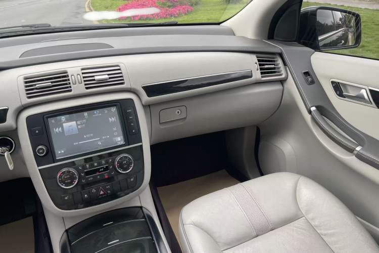 Used Mercedes-Benz R-Class 2017 R 320 4MATIC Business Edition Prestige Model
