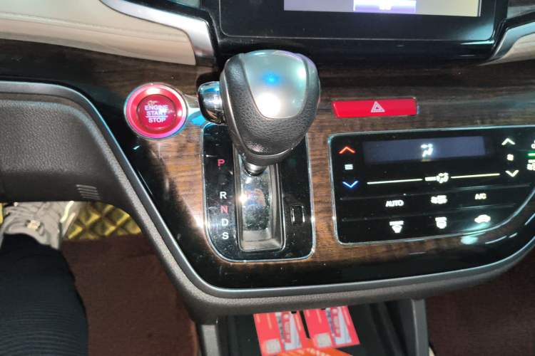 Used Honda Odyssey 2015 Revised 2.4L Luxury Edition Gear Lever