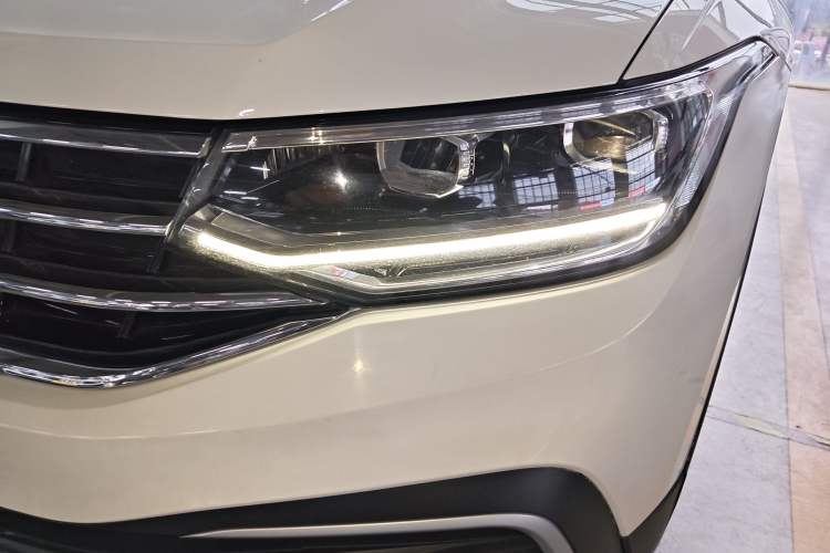 Used Volkswagen Tiguan L 2022 330TSI Automatic Two-Wheel Drive Comfort Edition Left Front Headlight