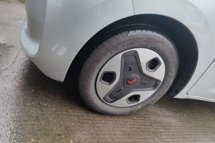 Used Wuling Zhiguang New Energy 2025 Comfort Model Left Front Wheel Hub