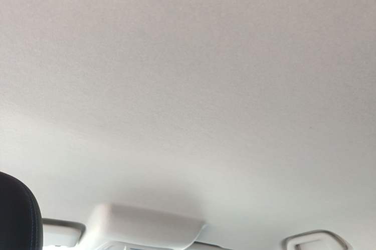 Used ORA Good Cat 2022 400km Standard Range Luxury Version Lithium Iron Phosphate Headliner