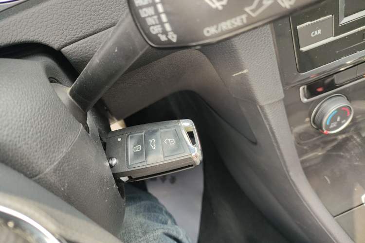 Used Volkswagen Golf 2017 230TSI Automatic Comfort Edition – Celebrating Milestone of One Million Units Vehicle Key