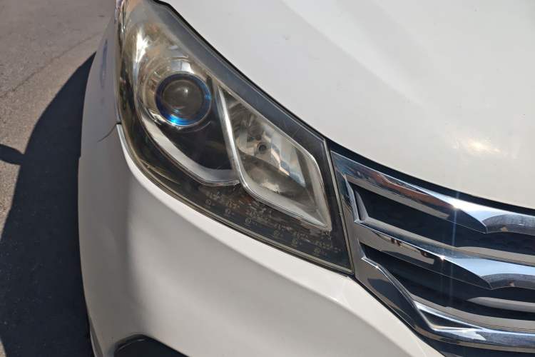 Used SAIC MAXUS G10 2014 2.0T Manual Elite Edition Right Front Headlight