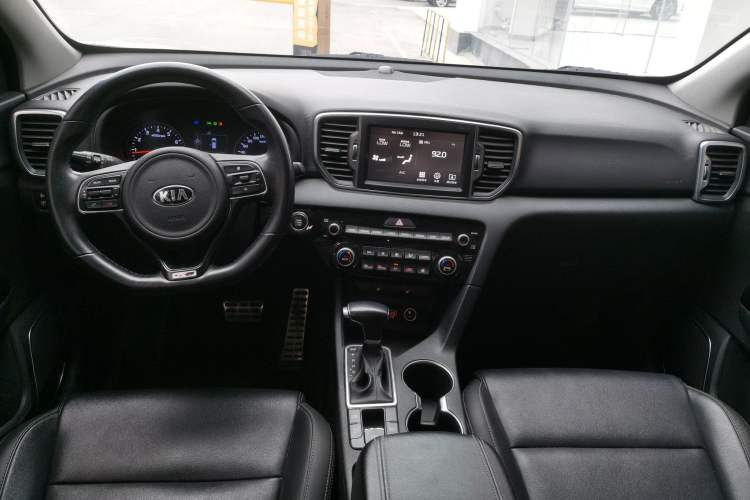 Used Kia KX5 2017 1.6T Automatic Two-Wheel Drive 15th Anniversary Special Edition DLX Center Console