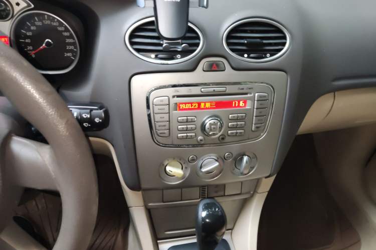 Used Ford Focus 2011 Sedan 1.8L Automatic Fashion Edition
