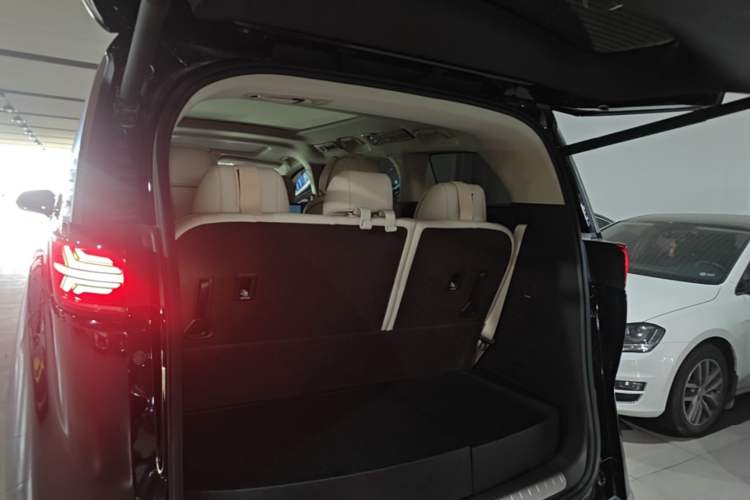 Used Denza D9 2024 DM-i 980 Four-Wheel Drive Prestige Model
