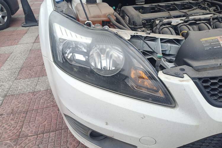 Used Ford Focus 2013 Hatchback Classic 1.8L Manual Base Model Right Front Headlight