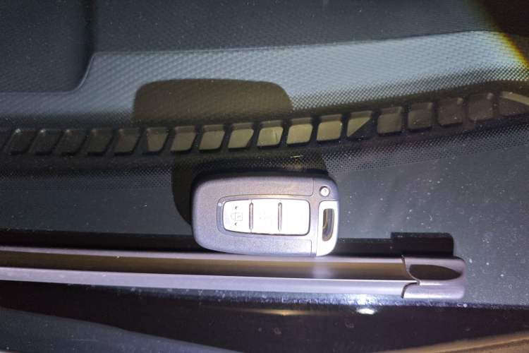 Used Hyundai Veloster 2012 1.6T Automatic Luxury Edition Vehicle Key