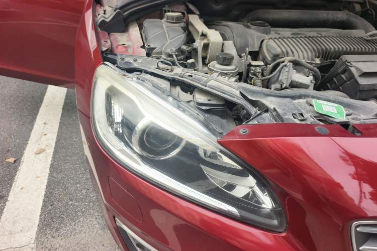 Used Volvo S60 2015 S60L 2.0T Zhiyuan Edition Right Front Headlight