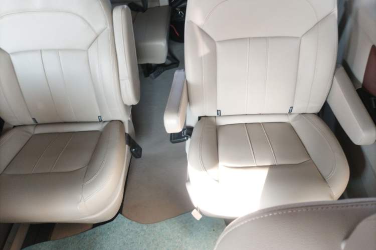 Used FORTHING Lingzhi 2019 M5L 1.6L 7-Seater Luxury Model China VI Standard
