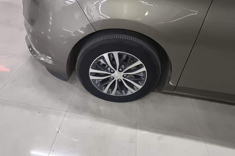 Used Buick GL8 2021 ES Land Cruiser 653T Luxury Edition Left Front Wheel Hub