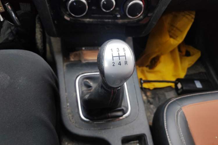 Used CHANGAN KAICHENG F300 2022 1.5L Houlang Version Standard Wheelbase DAM15KL Gear Lever