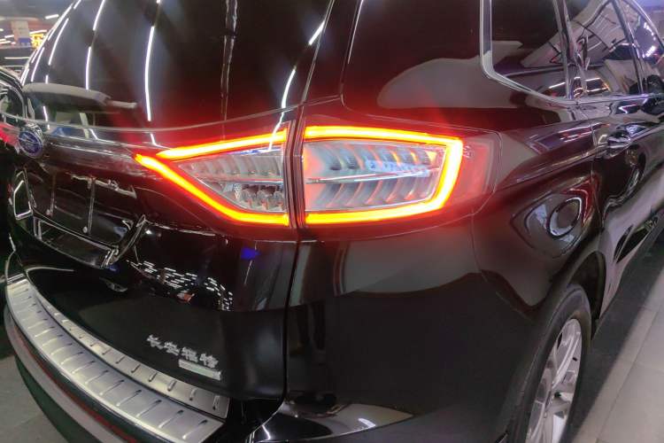 Used Ford Edge 2018 EcoBoost 245 Two-Wheel-Drive Titanium 7-Seater China VI Standard Exterior 3