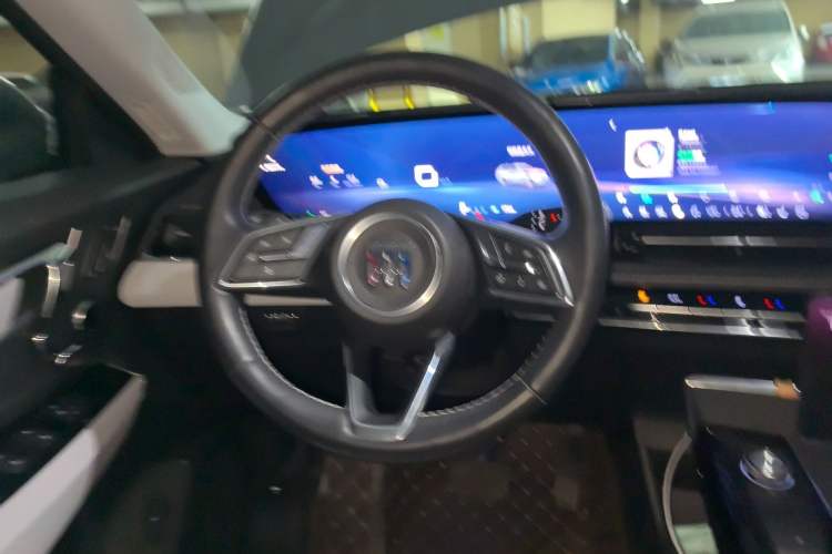 Used Buick E5 2023 Premium Long-Range Version
