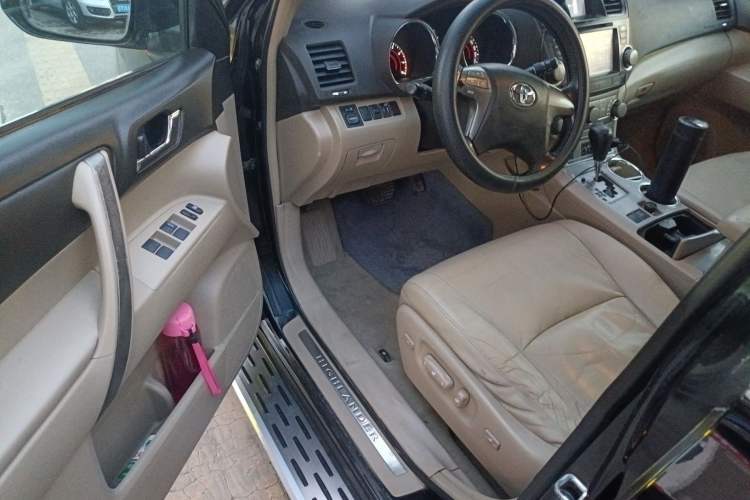 Used Toyota Highlander 2011 2.7L Two-Wheel Drive 5-Seater Sport Edition Driver Seat