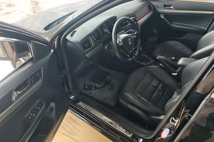 Used Volkswagen Lavida 2017 1.6L Automatic Comfort Edition