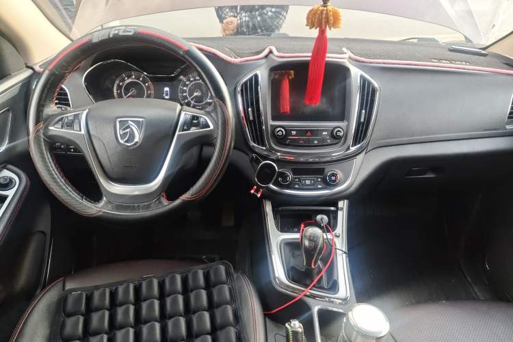 Used Baojun 560 2015 1.8L manual luxury version