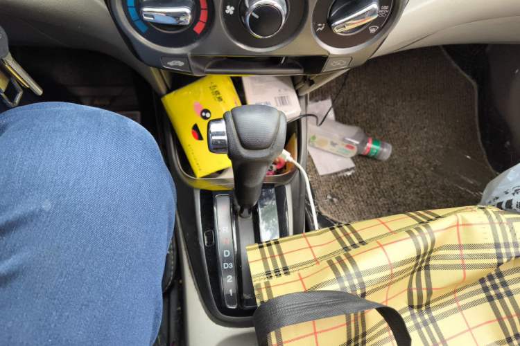 Used Honda City Classic 2012 1.5L Automatic Elite Edition Gear Lever