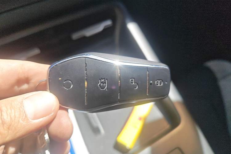 Used BYD Qin PLUS 2025 DM-i Smart Drive 55KM Leading Model Vehicle Key