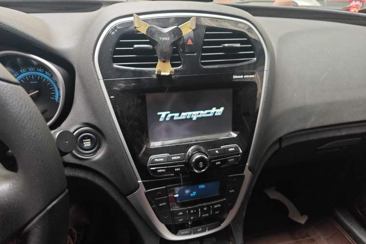 Used GAC Trumpchi GS5 Super 2016 2.0L Automatic Two-Wheel Drive Anniversary Edition Audio And AC Panel