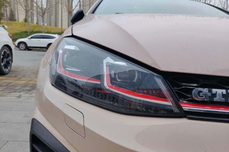 Used Volkswagen Golf 2014 1.4TSI Automatic Luxury Model Right Front Headlight