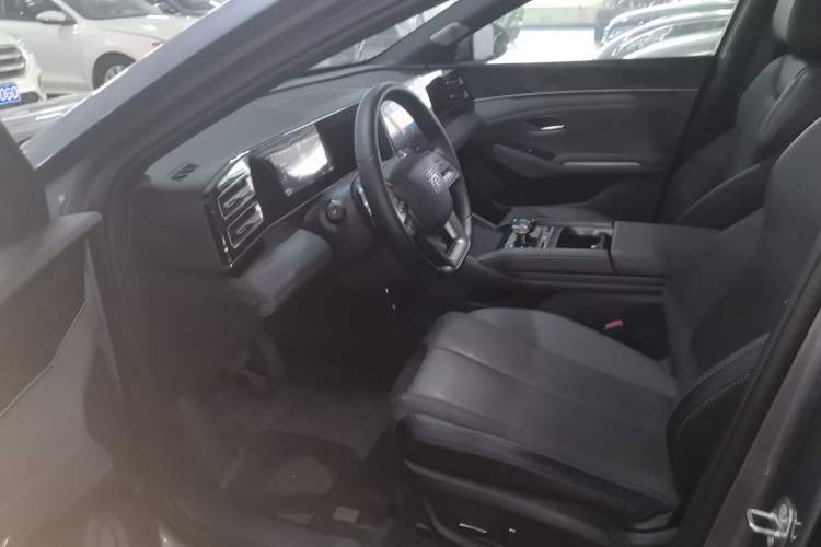 Used BYD Qin L 2025 DM-i Smart Drive 120KM Leading Model