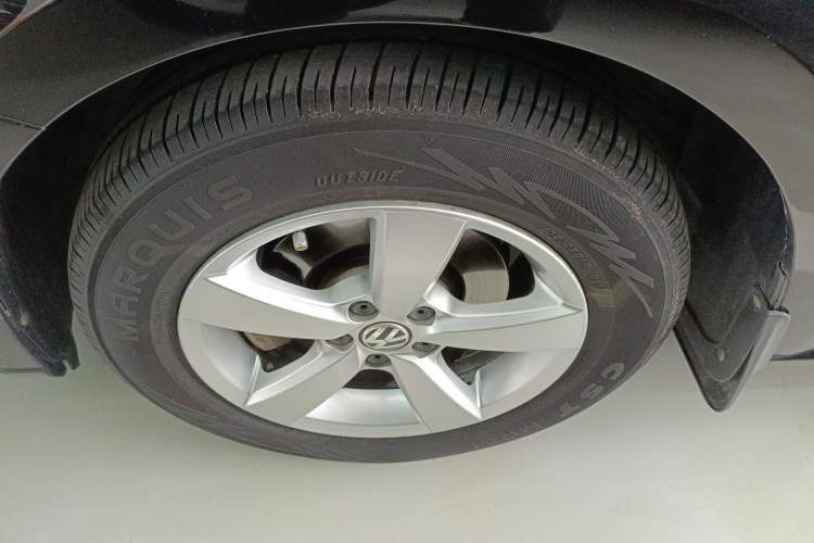 Used Volkswagen Lavida 2013 Revised Classic 1.6L Manual Fashion Edition Exterior 4