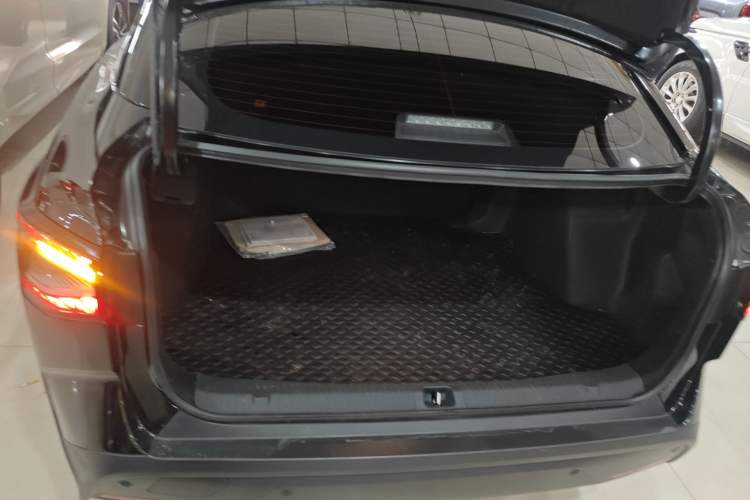 Used Toyota bZ3 2023 517 km Elite PRO Trunk