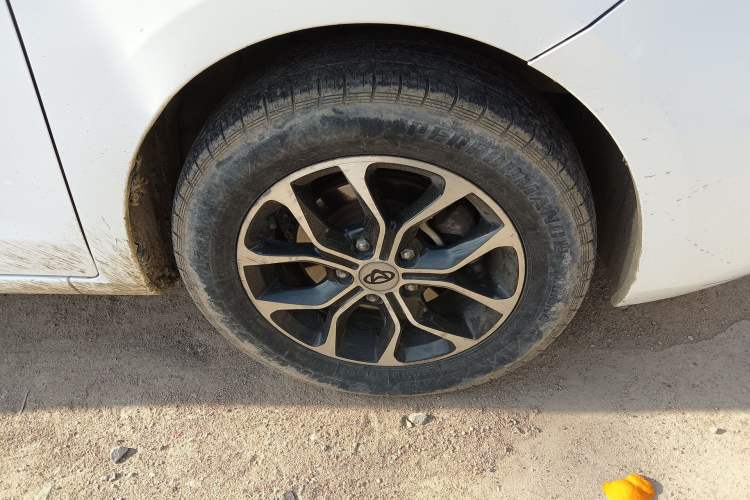 Used CHANGAN KAICHENG Oushang A600 2017 1.5L Manual Standard Edition Right Front Wheel Hub