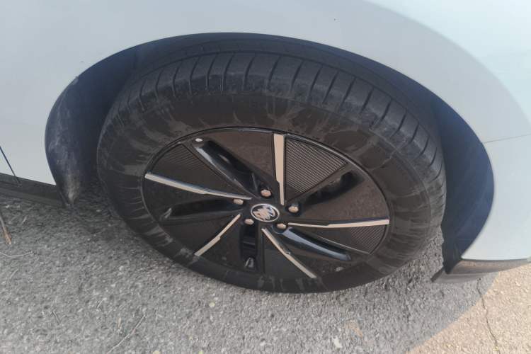 Used Buick Velite 6  Right Front Wheel Hub