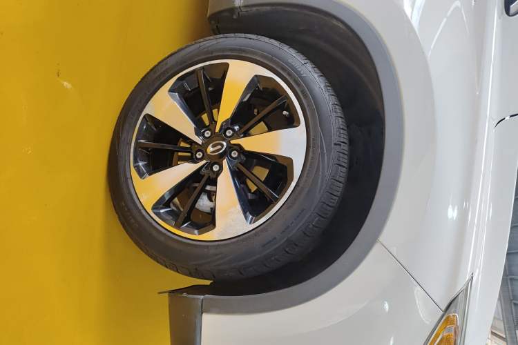 Used GAC Trumpchi GS4 2018 235T Automatic Two-Wheel Drive Luxury Smart Connectivity Version Right Front Wheel Hub