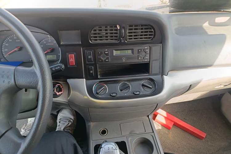 Used Jinbei Hiace 2014 2.0L 5th Generation Kuaiyunwang Business Version 4G20B
