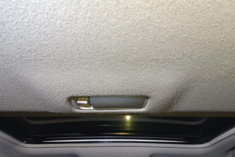 Used Nissan Sylphy 2019 1.6XV CVT Smart Connect Luxury Edition China VI Standard Headliner