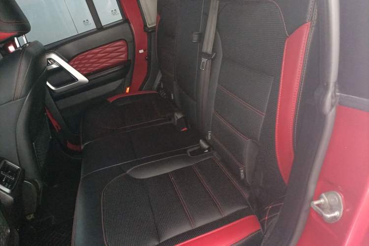 Used BAIC Off-Road BJ40 2021 2.0D Automatic Four-Wheel Drive Blade Hero Edition Adventurer Type Left Rear Seat