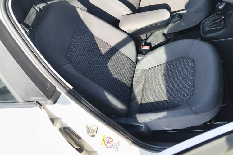 Used Volkswagen Santana 2015 Haval H6 1.6L Automatic Luxury Model Right Front Seat