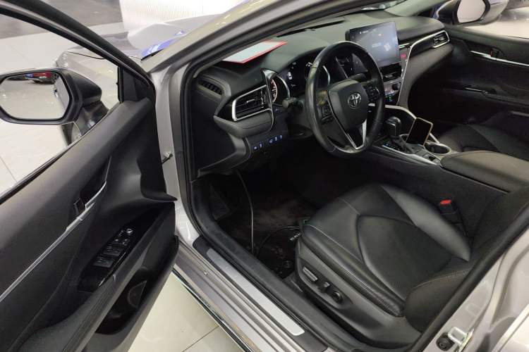 Used Toyota Camry 2023 2.0G Luxury Edition
