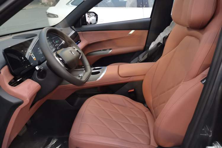 Used CHANGAN CS75 PLUS 2025 4th Generation UItra 2.0T New Blue Whale – Smart & Powerful Version